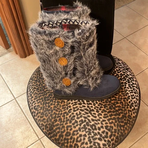Brand new Muk Luks navy blue faux suede boots, multiple ways to wear!!! - Picture 4 of 6